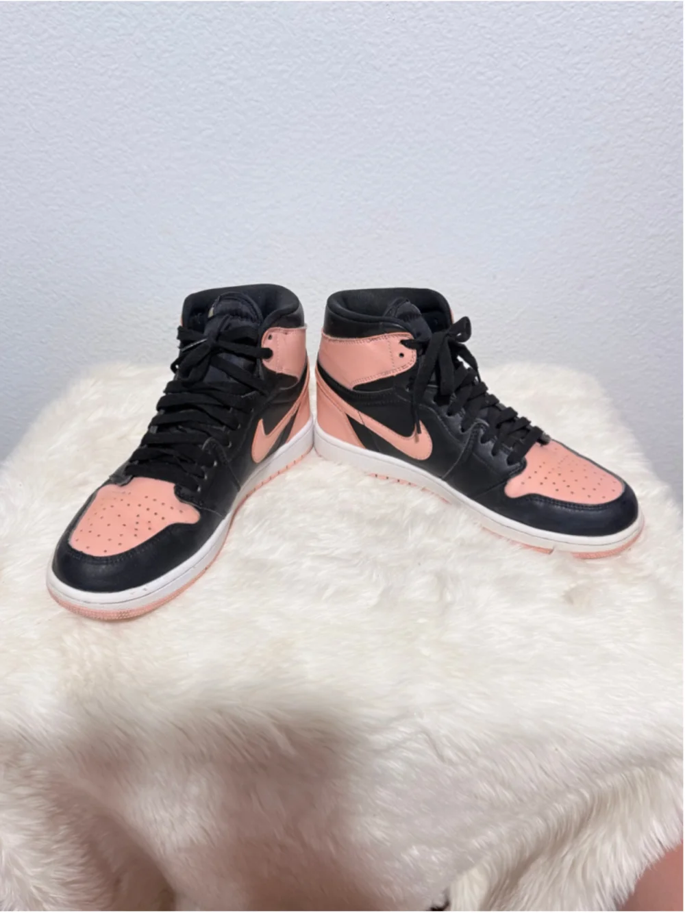 Unisex Nike Air Jordan 1 High Sneakers Black and Pink Mens 7. Women’s 8.5